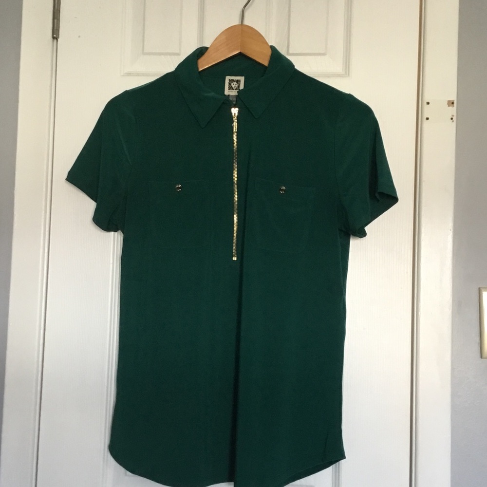 Woman’s Short-Sleeve Zip Polo Shirt in Dark Green